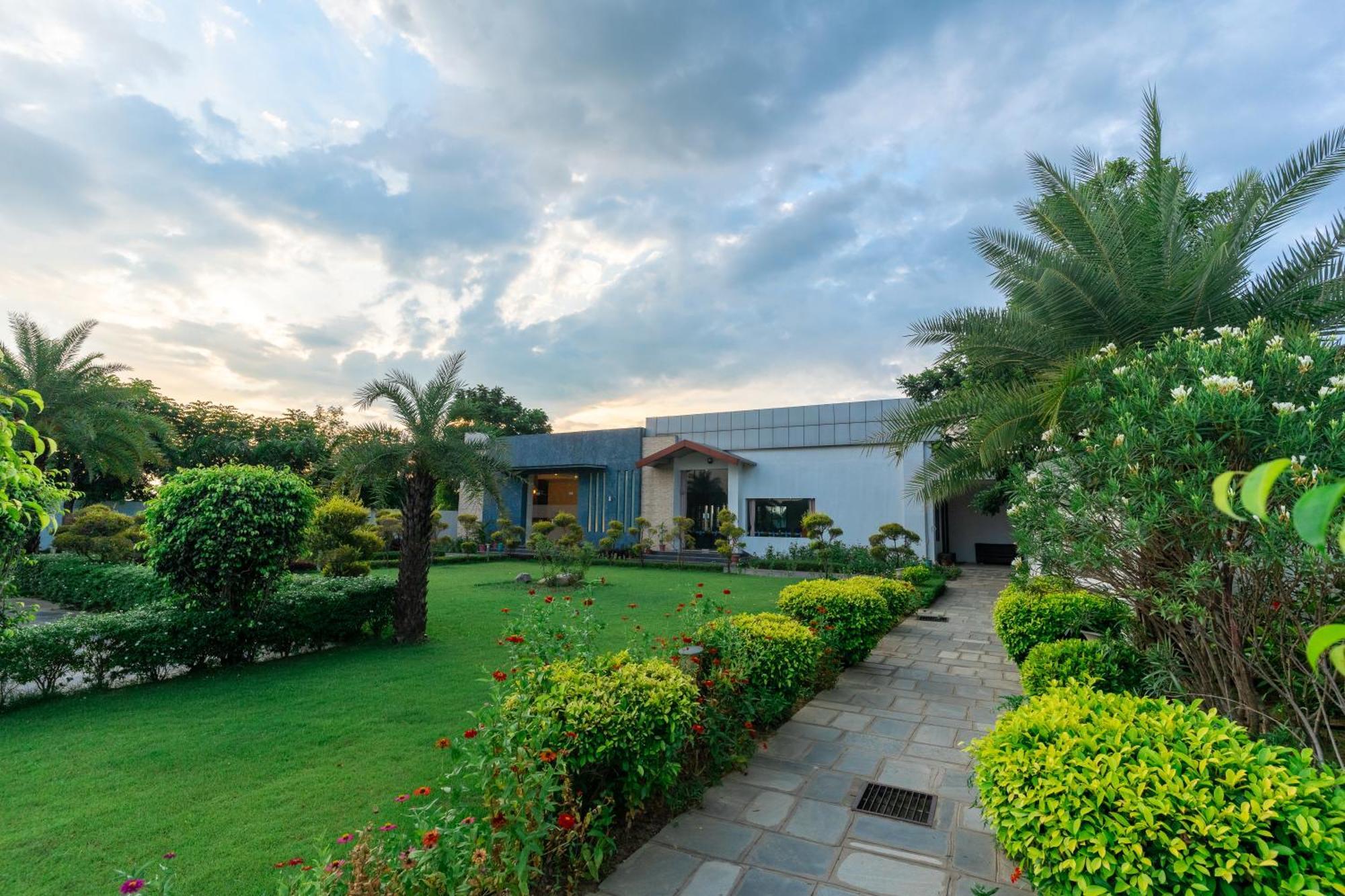 Lumbini Palace Resort Exterior photo